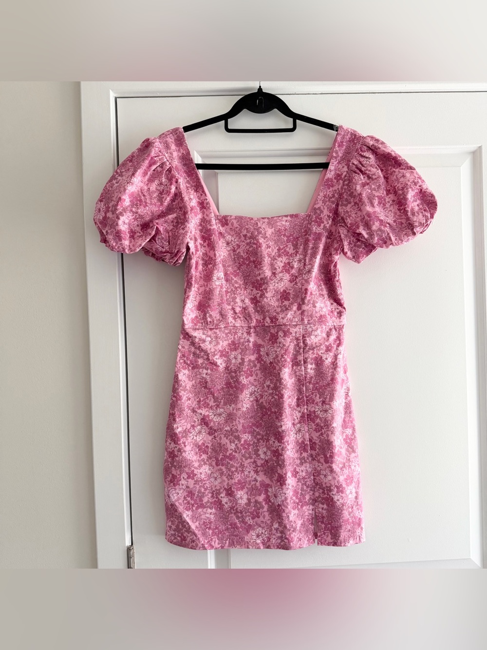 Trixxi Francesca’s Pink Puff Sleeve Floral Mini Dress